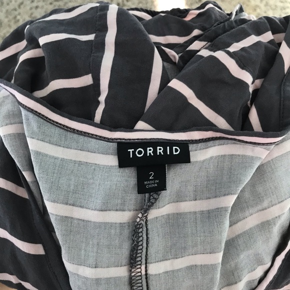 Torrid Grey and Light Pink V-Neck - Picture 5 of 6